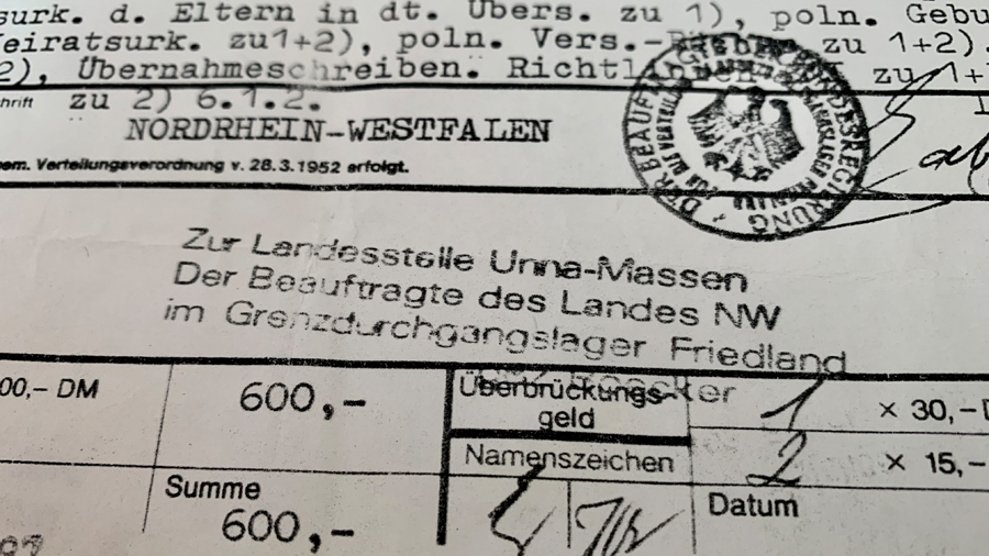 Überweisungsstempel zur Landesstelle Unna-Massen auf einem Registrierschein aus dem Dezember 1987